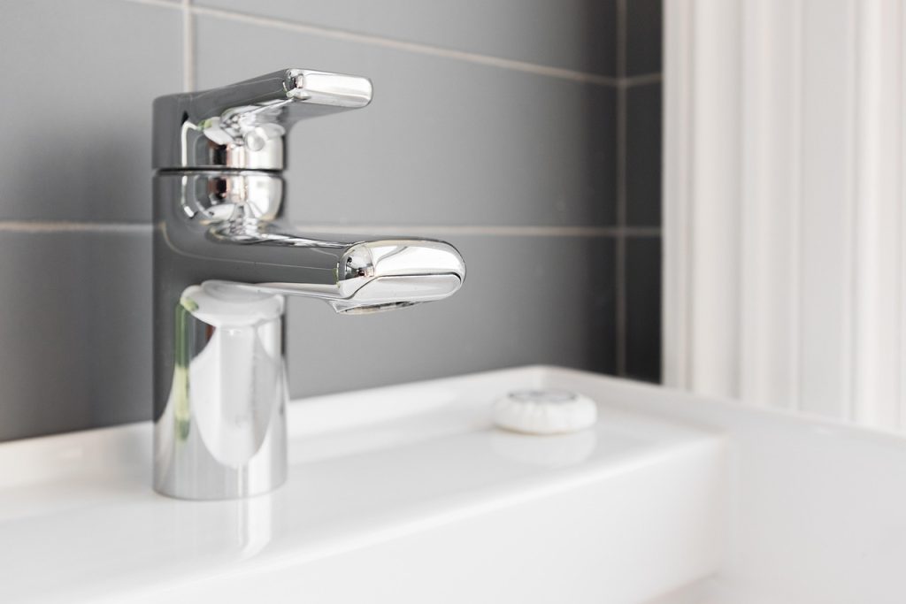 citric acid cleaning result shiny chrome bathroom faucet