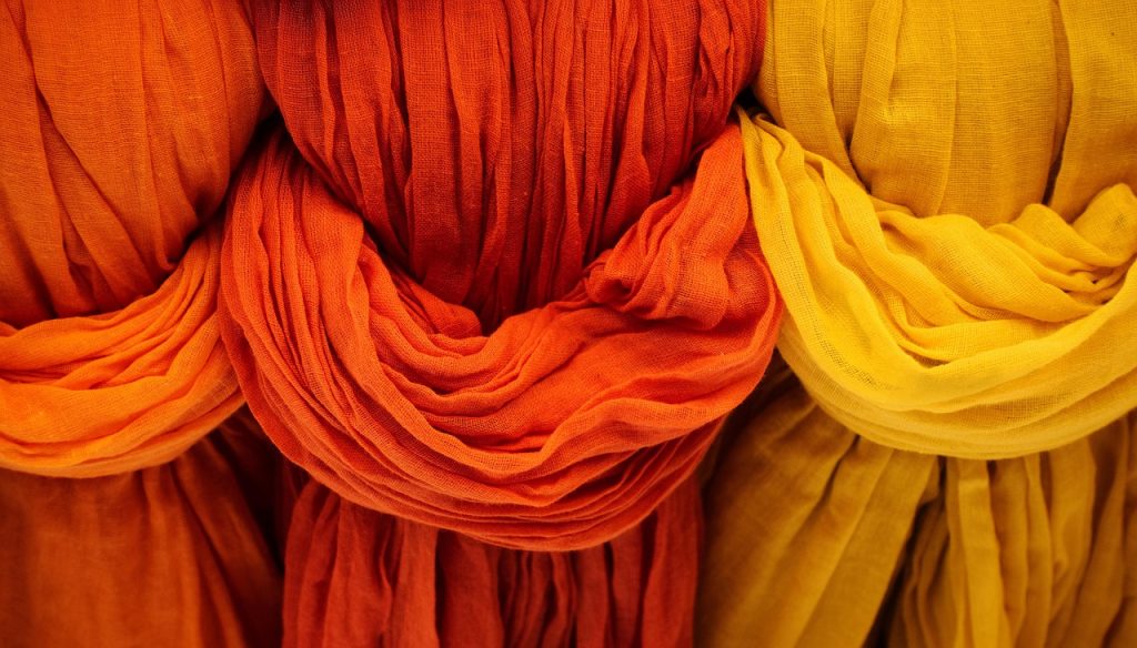 split image comparison of boiled clean white cloth and vinegar soaked cloth side by side