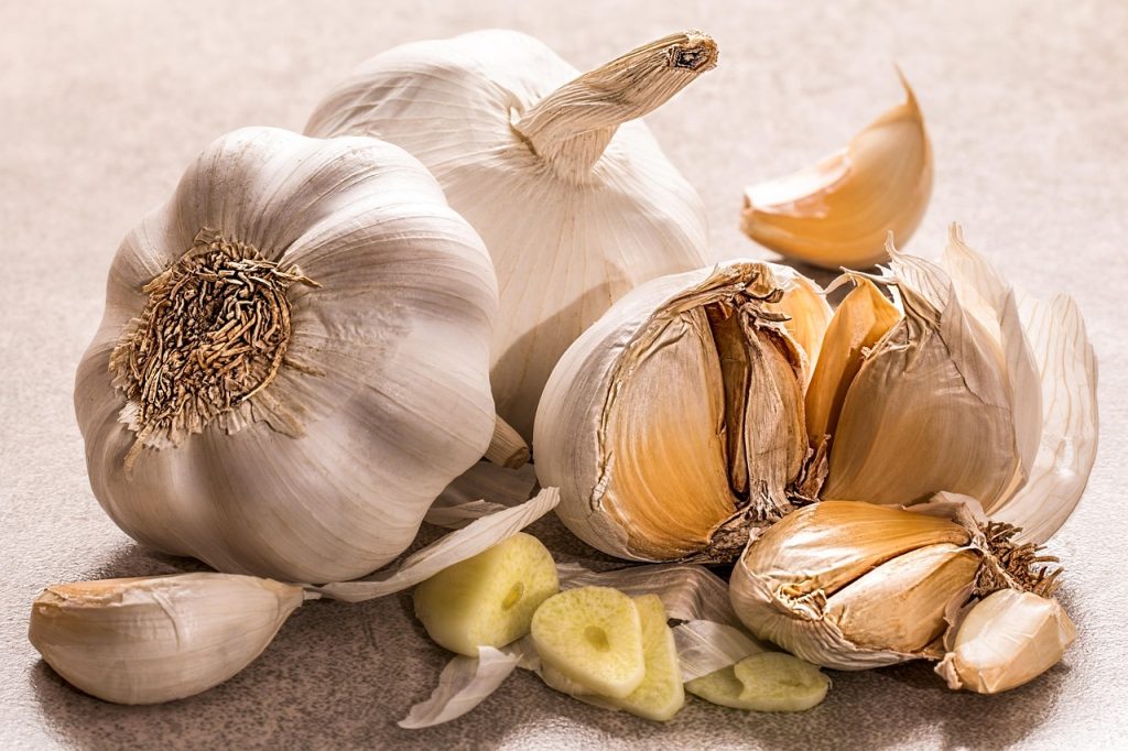 garlic bulbs in ziplock bags placed in freezer